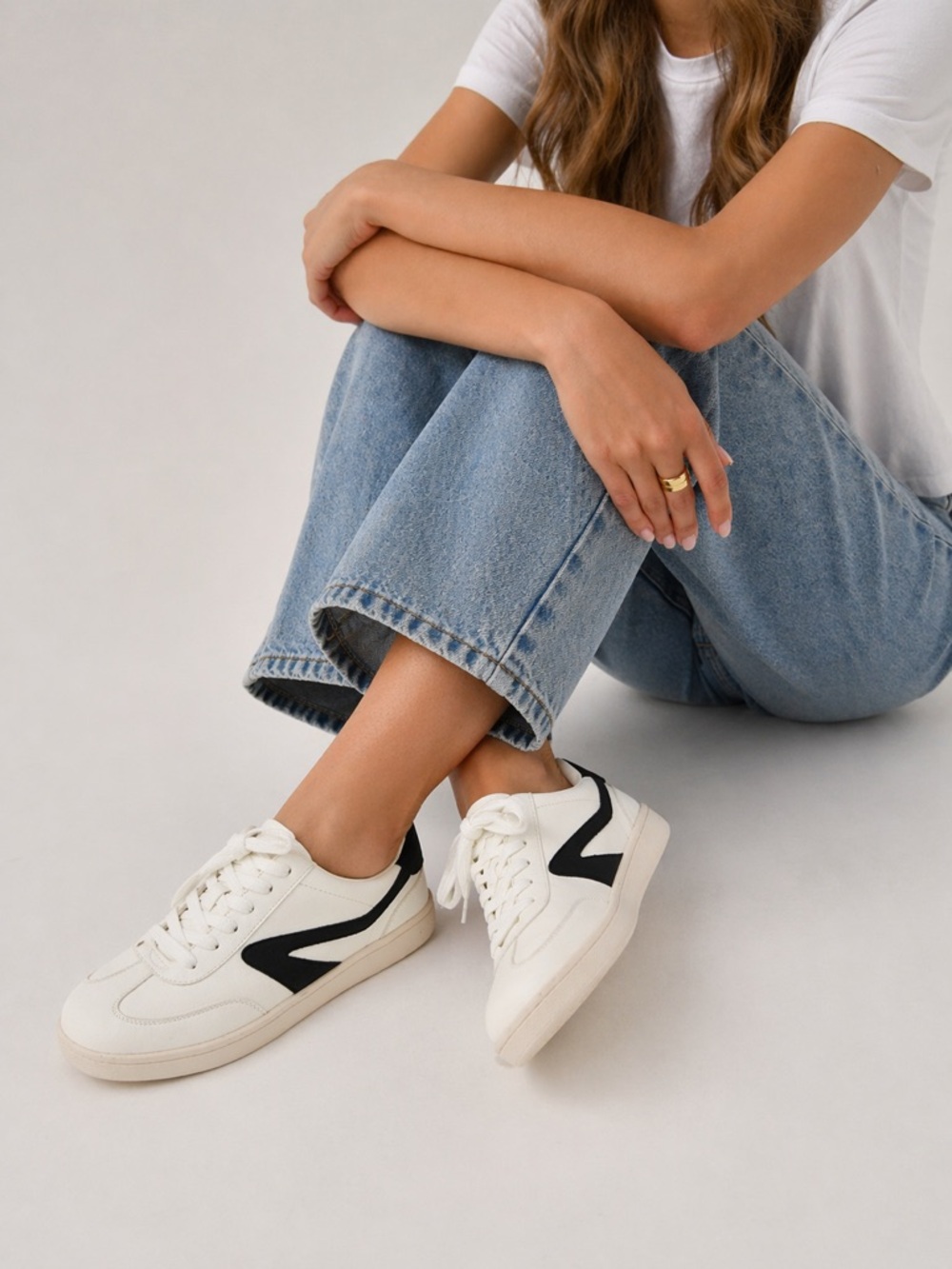 DV by Dolce Vita Vasser Retro Sneakers – White/Black – Size 10